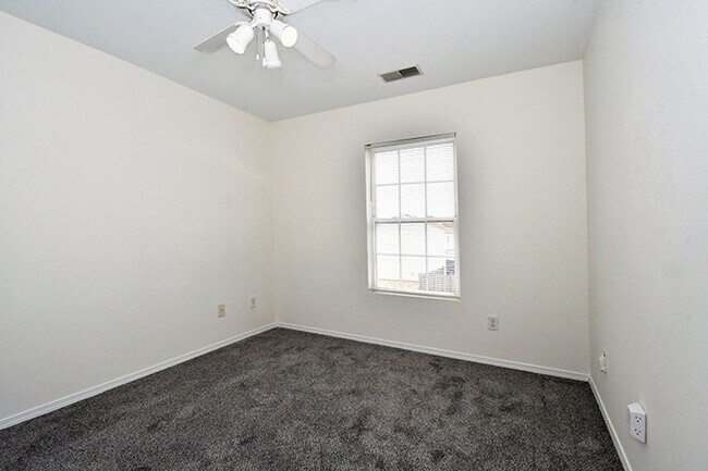 Building Photo - 3 Bedroom home near North Lake Mall Professionally managed by Select Real Estate