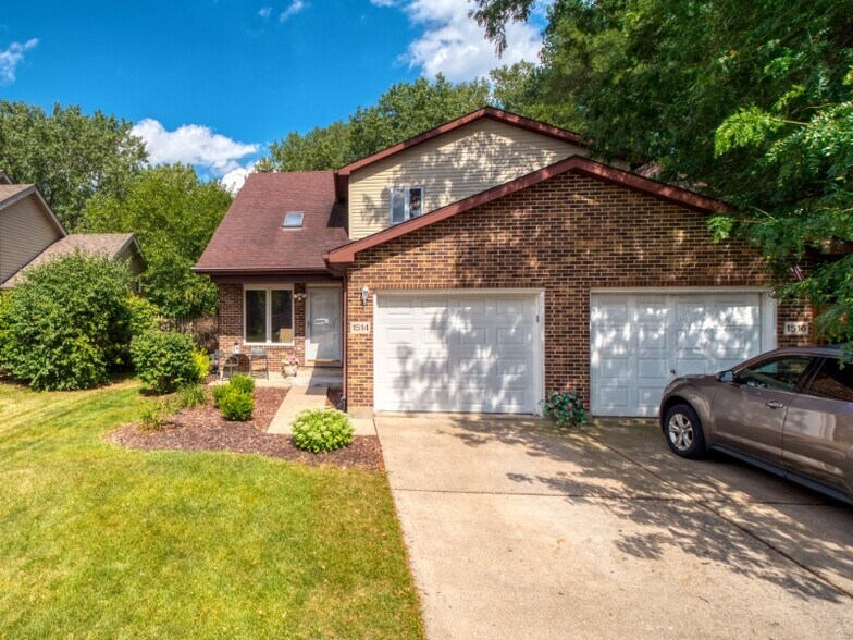Primary Photo - 1514 Peachtree Ln