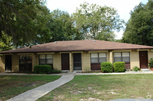 Building Photo - Pinewood Apartments II