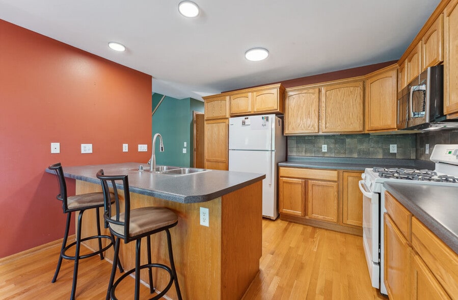 Kitchen - 5911 E Open Meadow