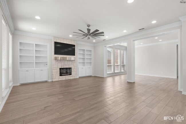 Building Photo - 5682 Blackstone Dr