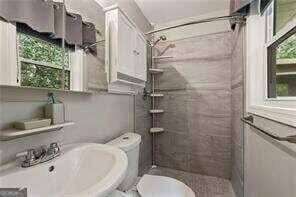 Building Photo - 3235 Woodview Dr SE