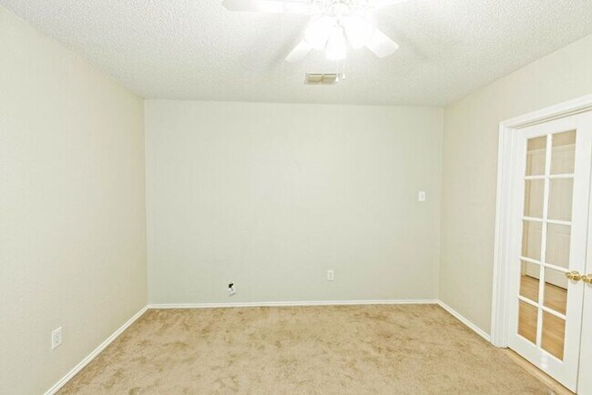 Building Photo - 1118 Water Oak Way