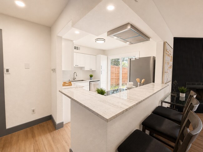 Building Photo - 4247 Madera Rd