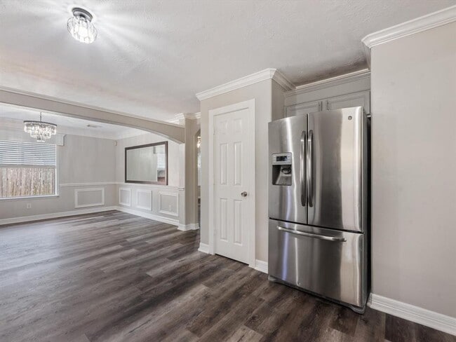 Building Photo - 7307 Village Lake Dr