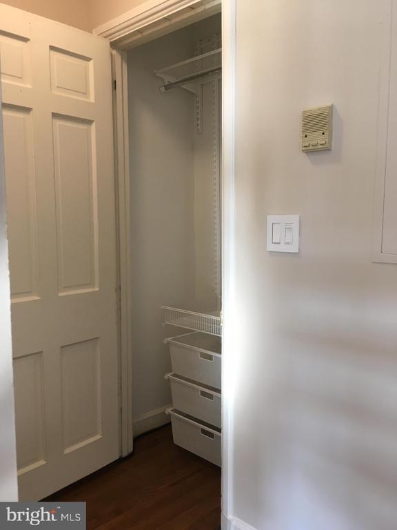 Building Photo - 3052 S Buchanan St