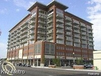 Building Photo - 350 N Main St