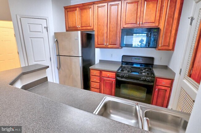 Building Photo - 21216 McFadden Square