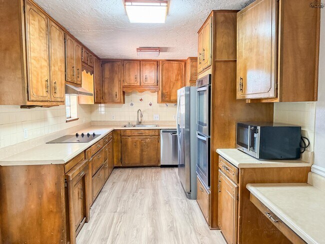 Building Photo - 4600 Belmount Dr