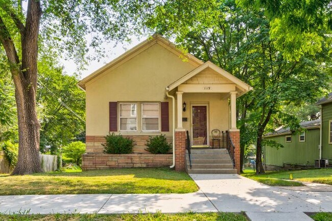 Building Photo - 1119 3rd Ave