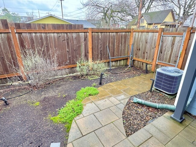 Building Photo - Boise Neighborhood 2-Story with A/C, Attached Garage, Fenced Backyard