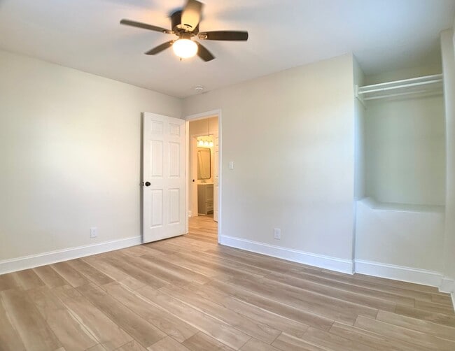 Building Photo - 47 Maple St