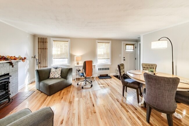 Building Photo - 40 Dunster Ln