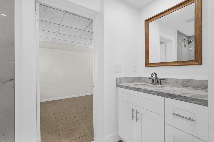 Building Photo - 261 NE 45th St