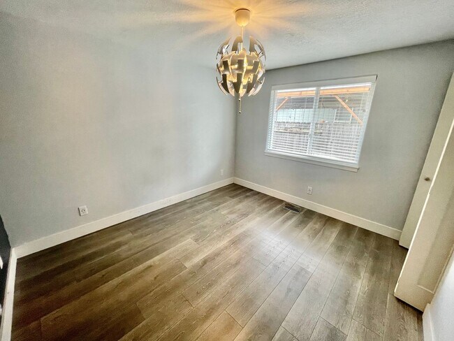 Building Photo - Beautifully Remodeled 3bd/2bath Hillsboro ...