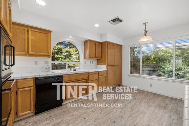 Building Photo - 180 Briggs Ranch Dr