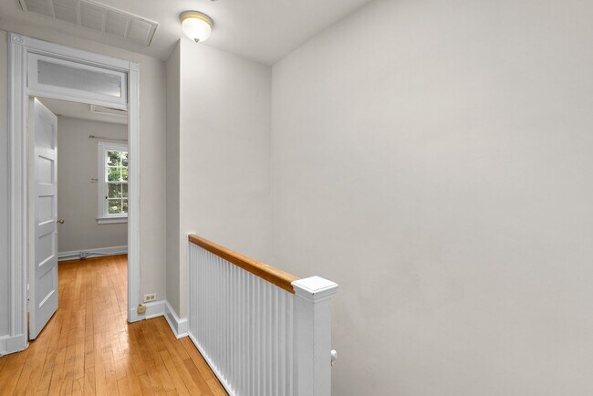 Building Photo - 3 Bed 2 Bath - Glover Park Row Home - Fini...