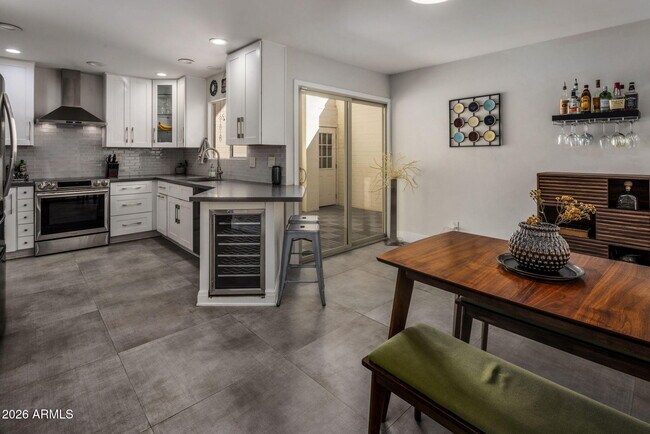 Building Photo - 8633 E Monterosa Ave