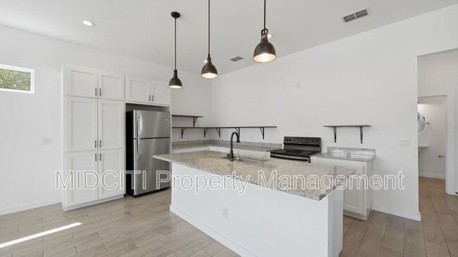 Building Photo - 893 E Mather St