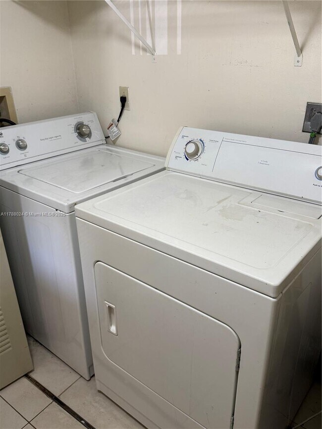 Building Photo - 10521 SW 158th Ct