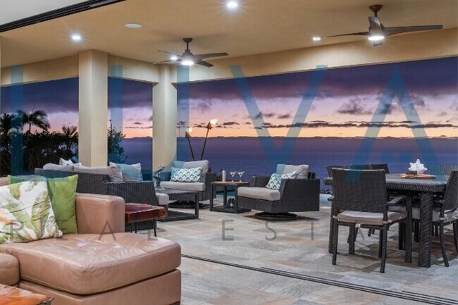 Building Photo - 4 bedroom 3.5 bathroom home with pool