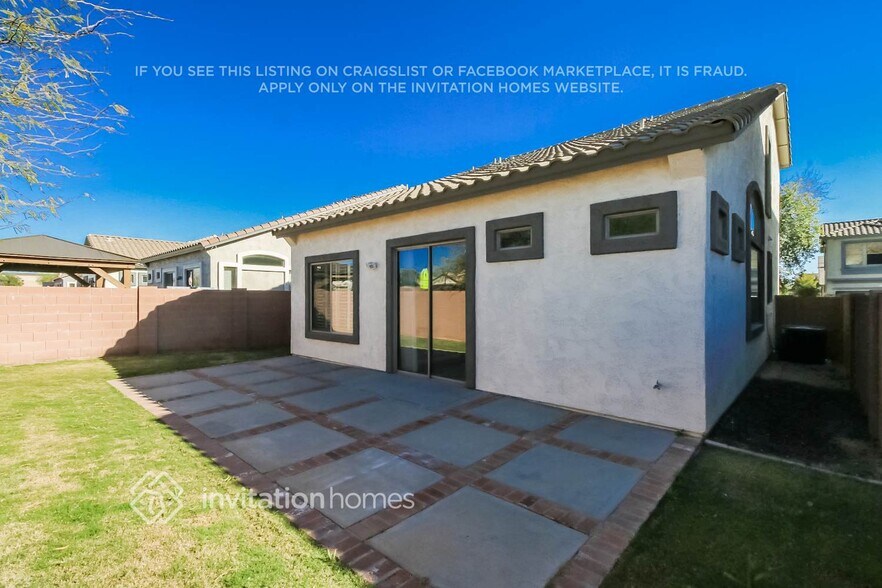 Building Photo - 9912 E Escondido Ave