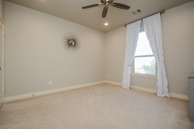 Building Photo - 64 Daffodil Meadow Pl