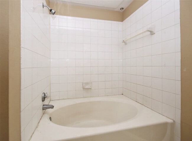 Building Photo - 1330 Old Spanish Trl