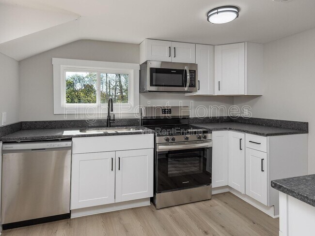 Building Photo - 1201 E 32nd St