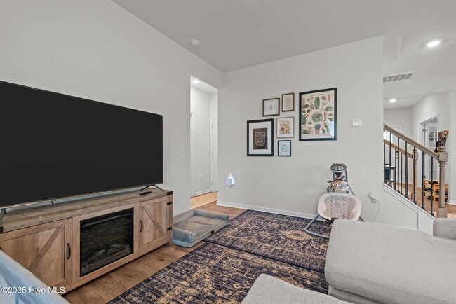 Building Photo - 2120 Wild Rdg Dr