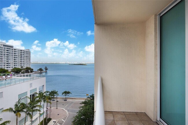 Building Photo - 2000 N Bayshore Dr