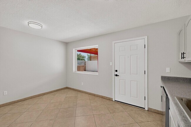 Building Photo - 5748 Pinon Flats Rd NW
