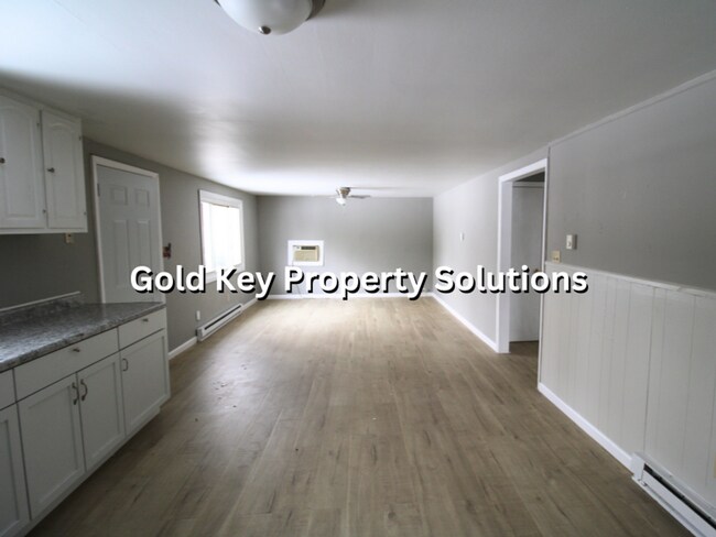 Building Photo - 9801 S Rinker-701/703 W Malissa