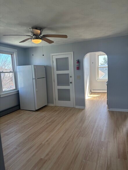 Building Photo - 110 Capital St