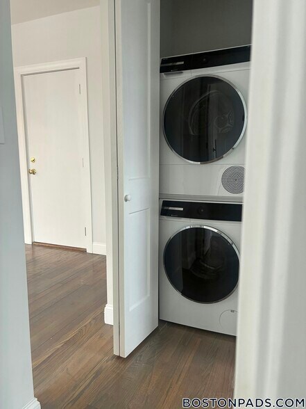 Building Photo - 117 Park Dr