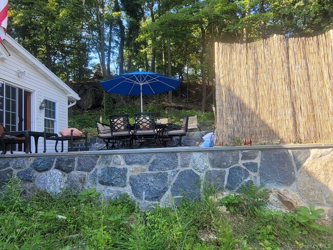 Building Photo - 32 Cherry St