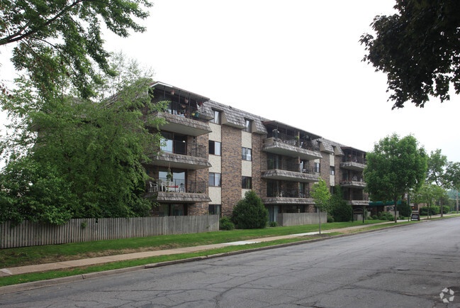 Building Photo - Gold Crest Apartments