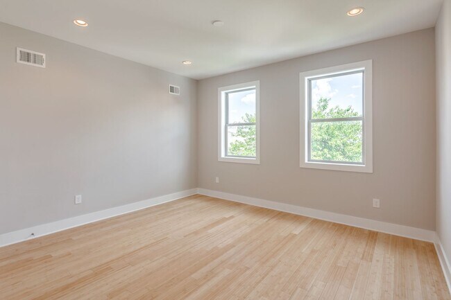 Building Photo - Northern Liberties 4 Bedroom Townhome