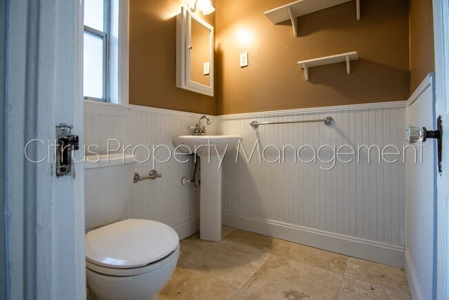 Building Photo - Cute 3/3 Home Near Sodo