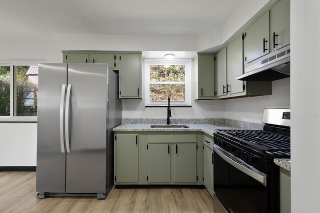 Primary Photo - MOVE IN SPECIAL! SCORE HALF OFF 1ST MONTH'...