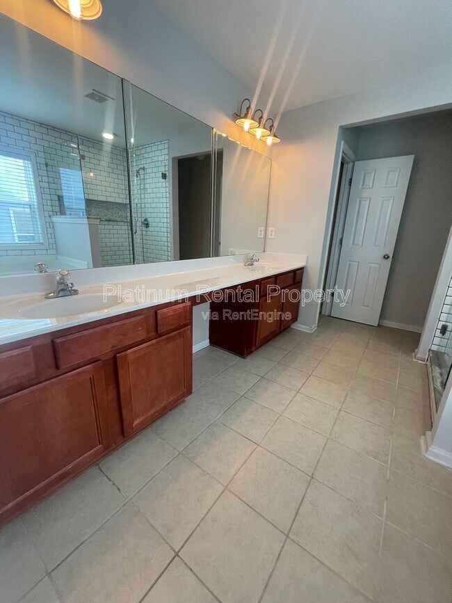 Building Photo - 5545 Weddington Dr