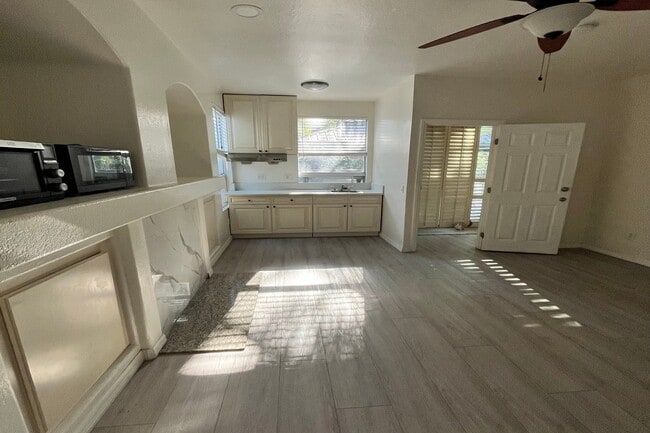 Building Photo - 1453 Rancho Hills Dr