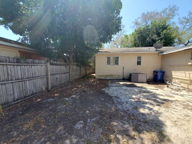 Building Photo - Two Bedroom House with carport