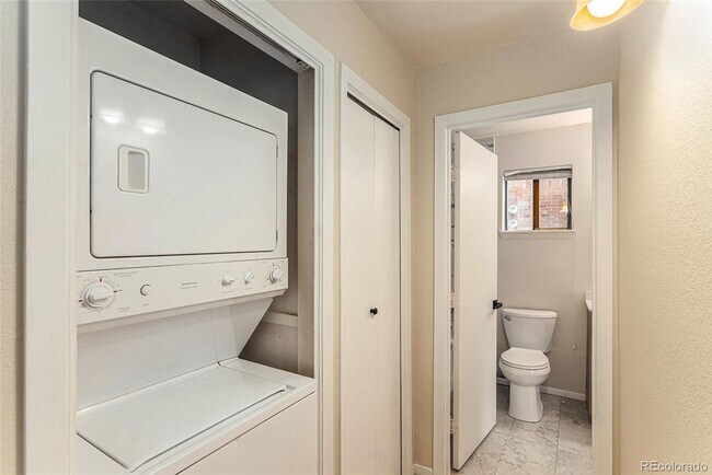Building Photo - Great location off Iliff and Buckley Fully...
