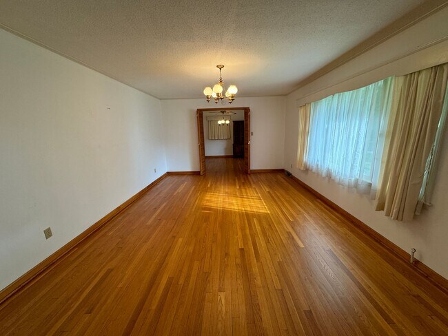 Building Photo - 1209 Dameron Rd