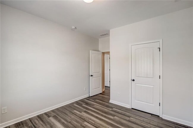 Building Photo - 544 Oakside Pl