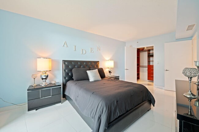 Building Photo - 200 Sunny Isles Blvd