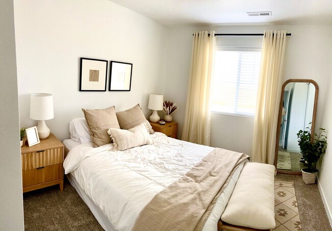Building Photo - 3 Bedroom 2.5 Bath w/Community Pool AVAILA...