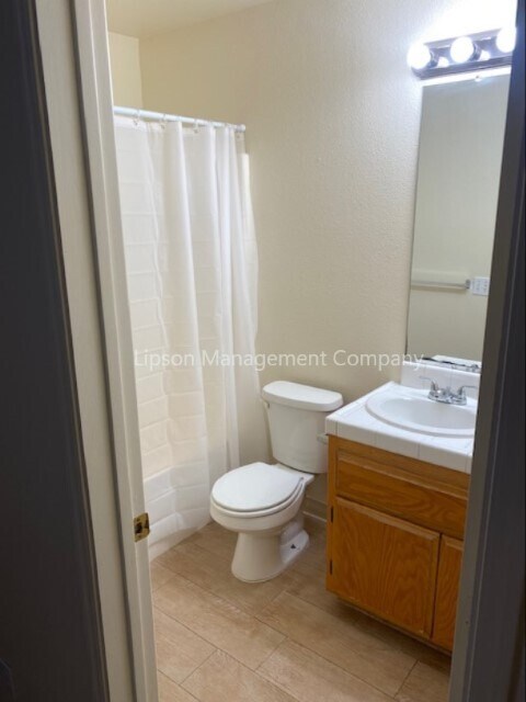 Building Photo - 1818 E Country Ct