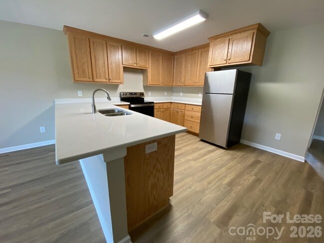 Building Photo - 1961 Glen Manor Ct